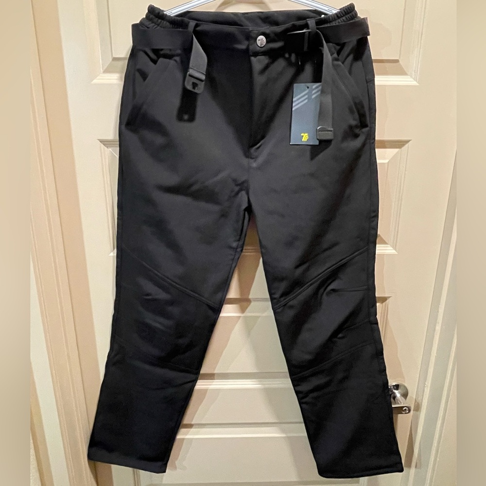 New with tags, men’s fleece lined hiking pants.